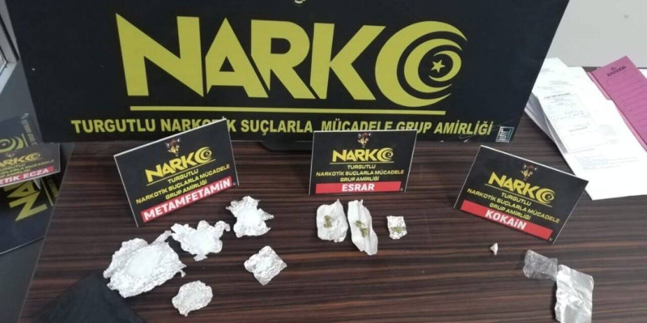 Turgutlu’da uyuşturucu satıcıları aynı araç içerisinde yakalandı