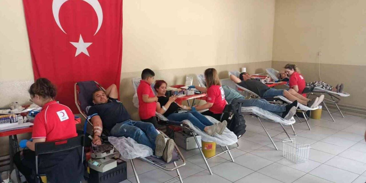 Salihli Akaydın İlkokulu’ndan kan bağışı seferberliği