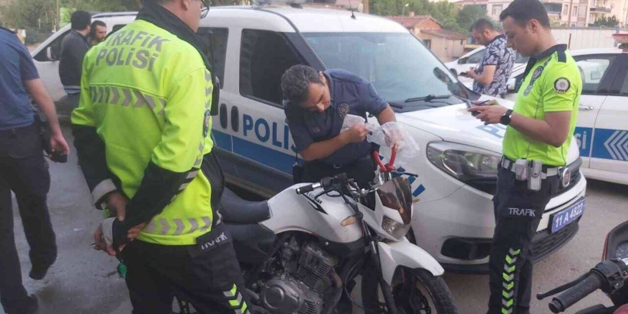 Bilecik’te inşaattan demir çalıp hurdaya satan hırsızlar kovalamaca sonunda yakalandı