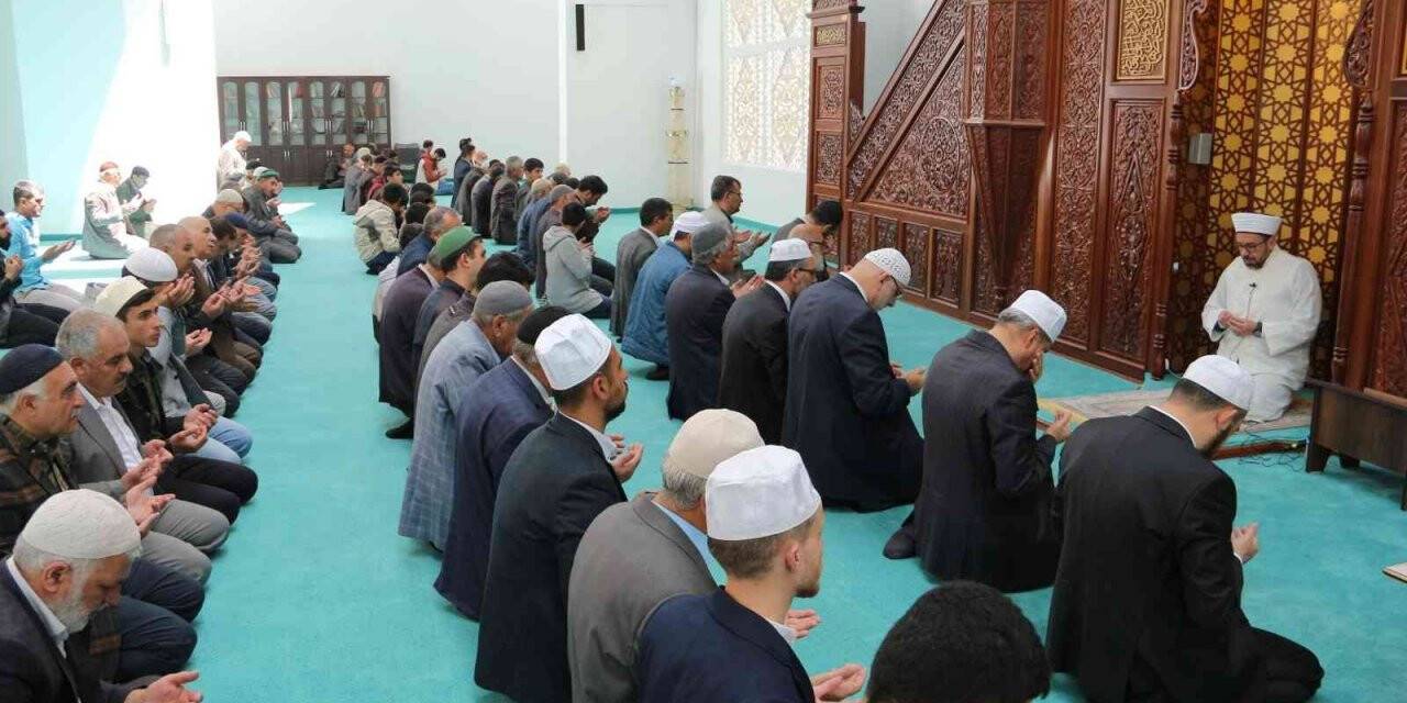 Ulu Camii’nde Kur’an ziyafeti