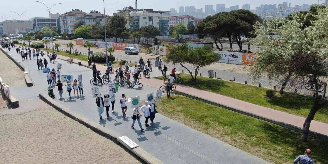 Bisiklet sürerek iklim değişikliğine dikkat çektiler