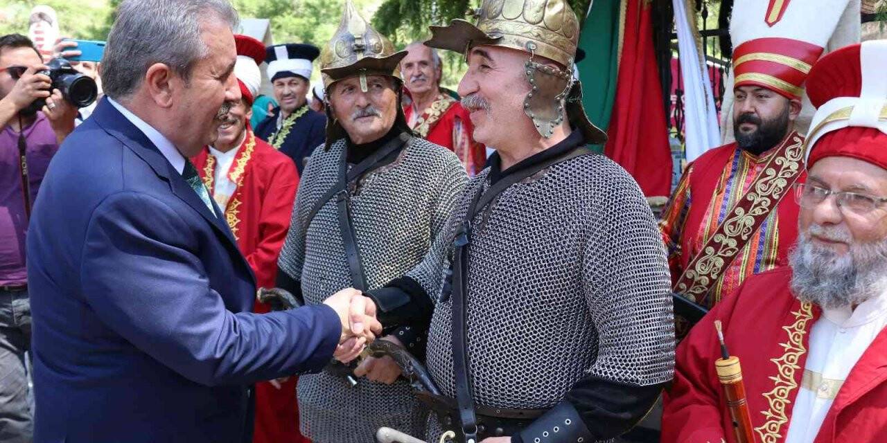 Akşemseddin Hazretleri anmasına binlerce kişi katıldı