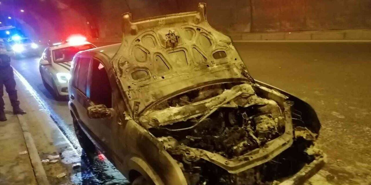 Bolu Dağı Tüneli’nde yanan otomobil kullanılamaz hale geldi