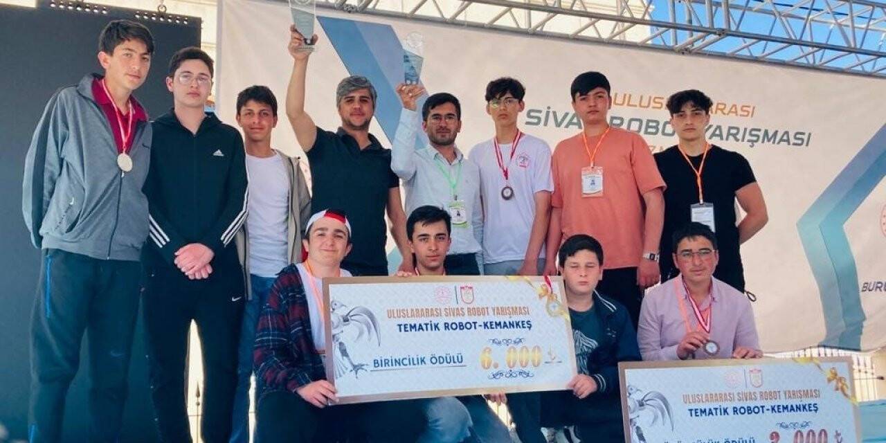 Anadolu İmam Hatip Lisesinden Uluslararası Robot Yarışması’nda çifte zafer
