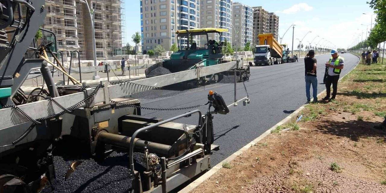 Vali Su, asfalt çalışmalarını yerinde inceledi