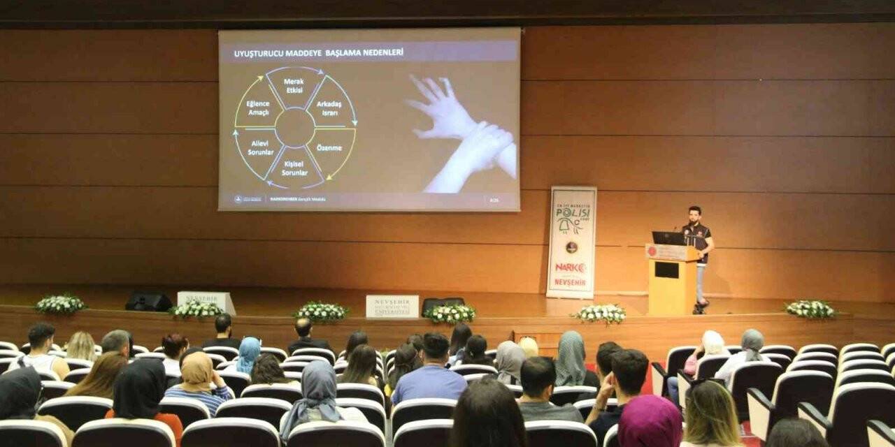 NEVÜ’de ‘Geleceğini Uyuşturma’ semineri düzenlendi