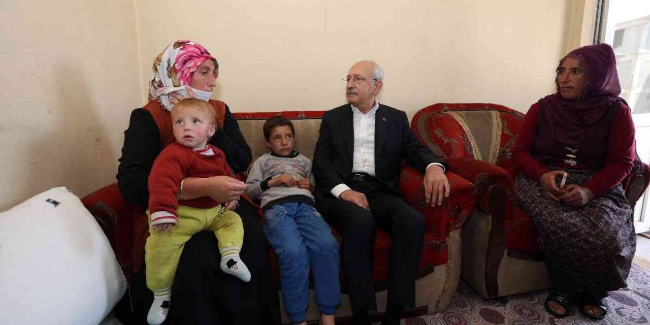 Kılıçdaroğlu, Van’da elektriği kesilen aileyi ziyaret etti