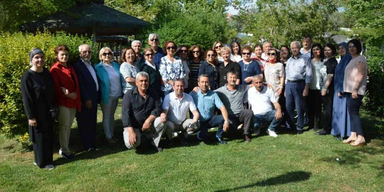 Liseli arkadaşlar 40 yıl sonra buluştu