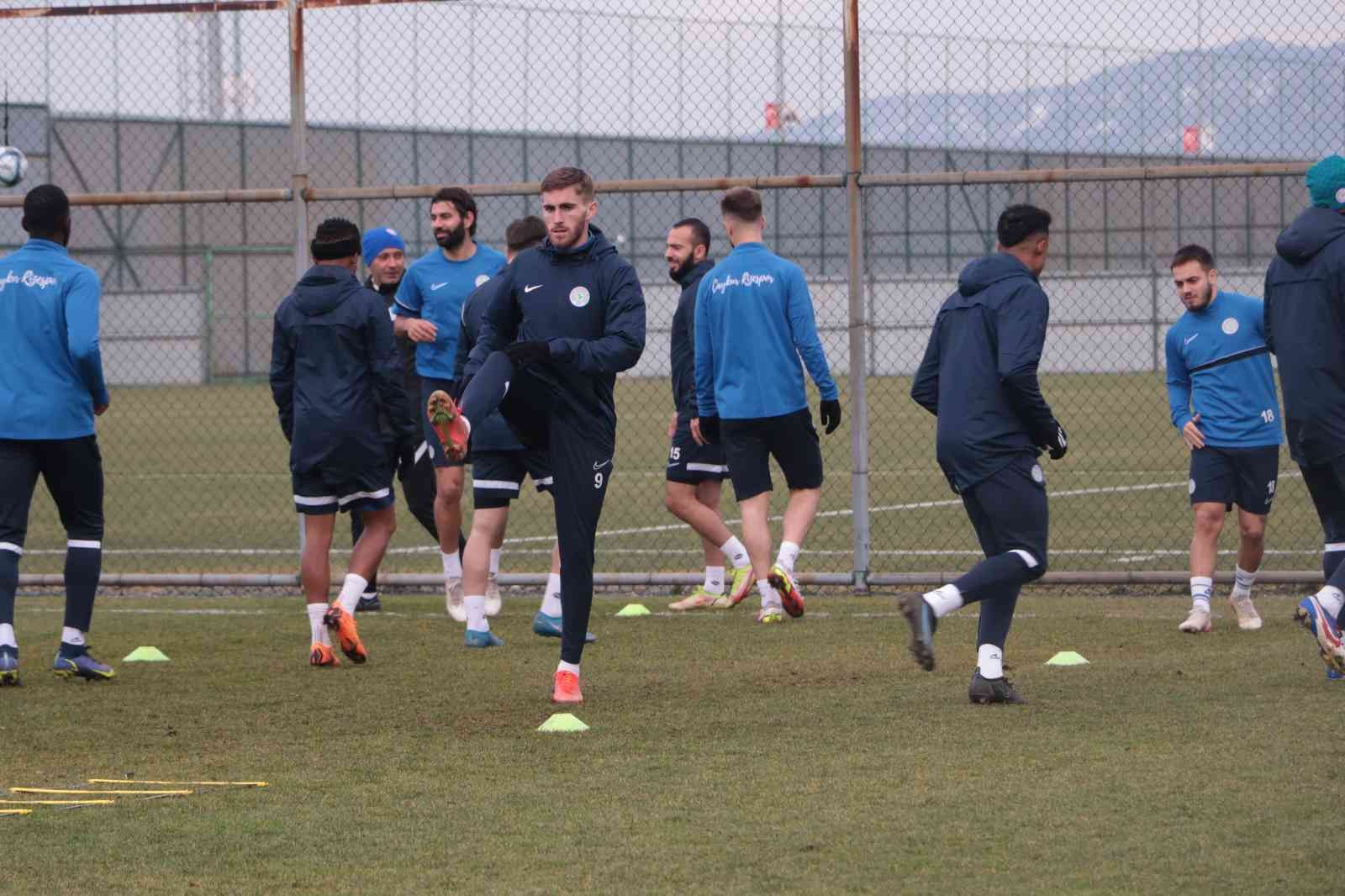 Çaykur Rizespor’da 4 oyuncu gitti, 8 oyuncu gidici