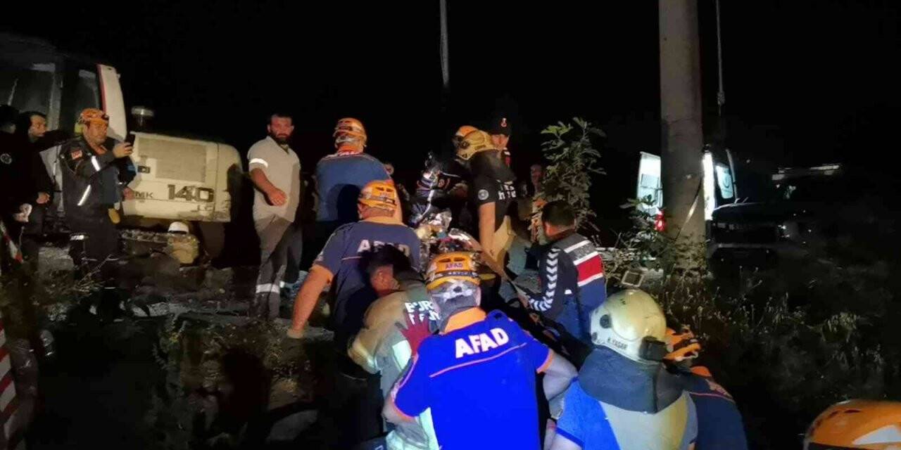 Göçük altında kalan işçi 8 saat sonunda kurtarıldı