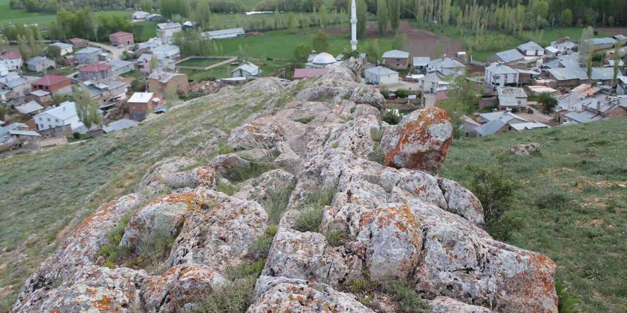 Bayburt’ta Ejderha Kayaları efsanesi