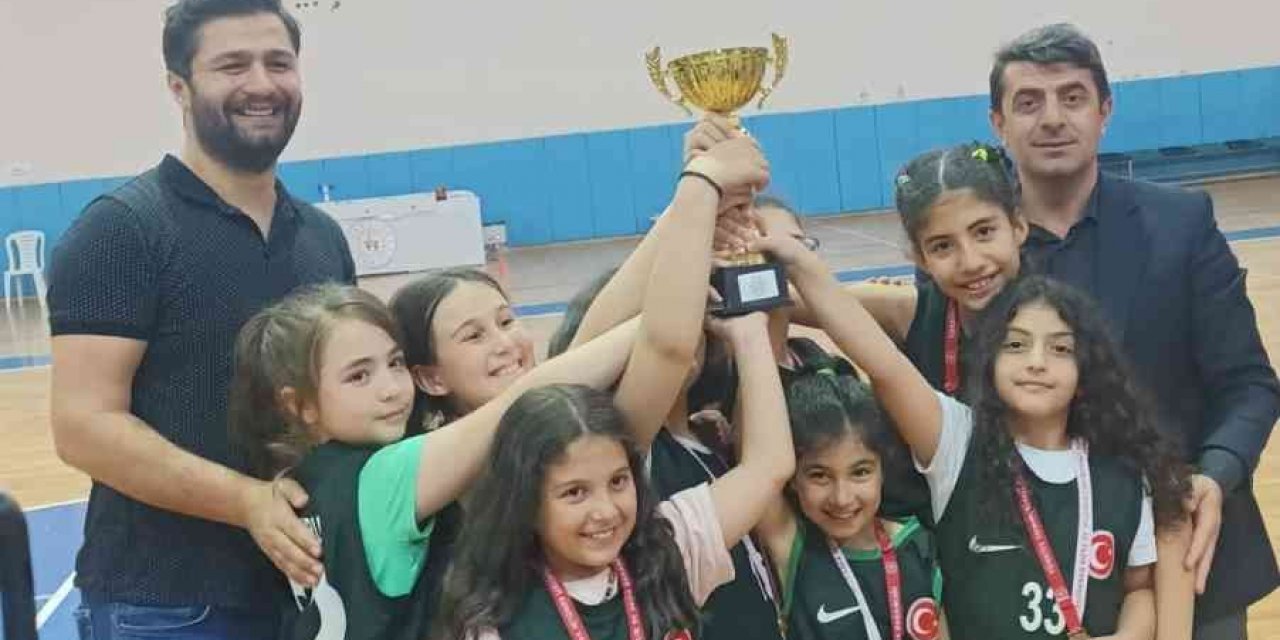 Minik basketbolcuların gözü yükseklerde