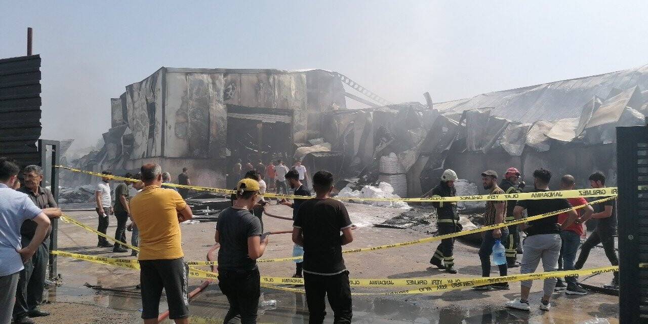 Kocaeli’de plastik fabrikasında çıkan yangın kontrol altına alındı