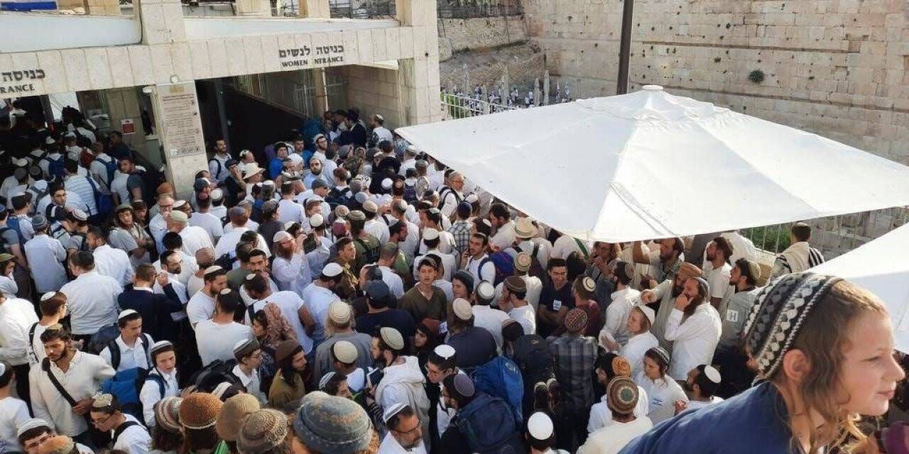 Mescid-i Aksa’da “Bayrak Yürüyüşü” öncesi gerginlik