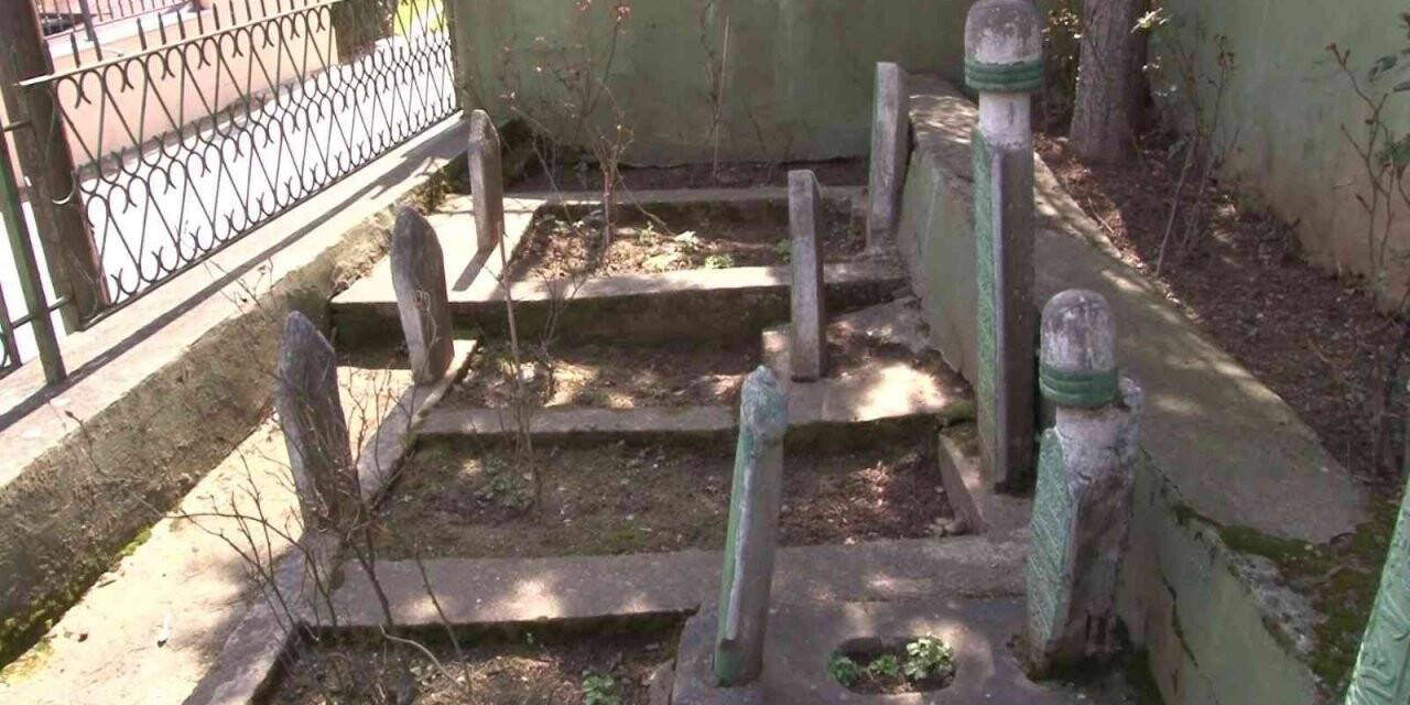 İstanbul’un fethine katılan Salih Dede’nin kabri harabeye döndü