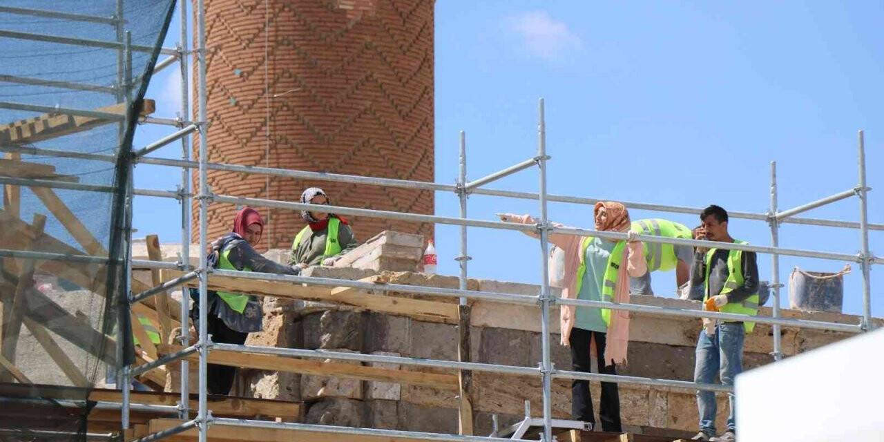 Cacabey Medresesinde restorasyon çalışmaları başladı