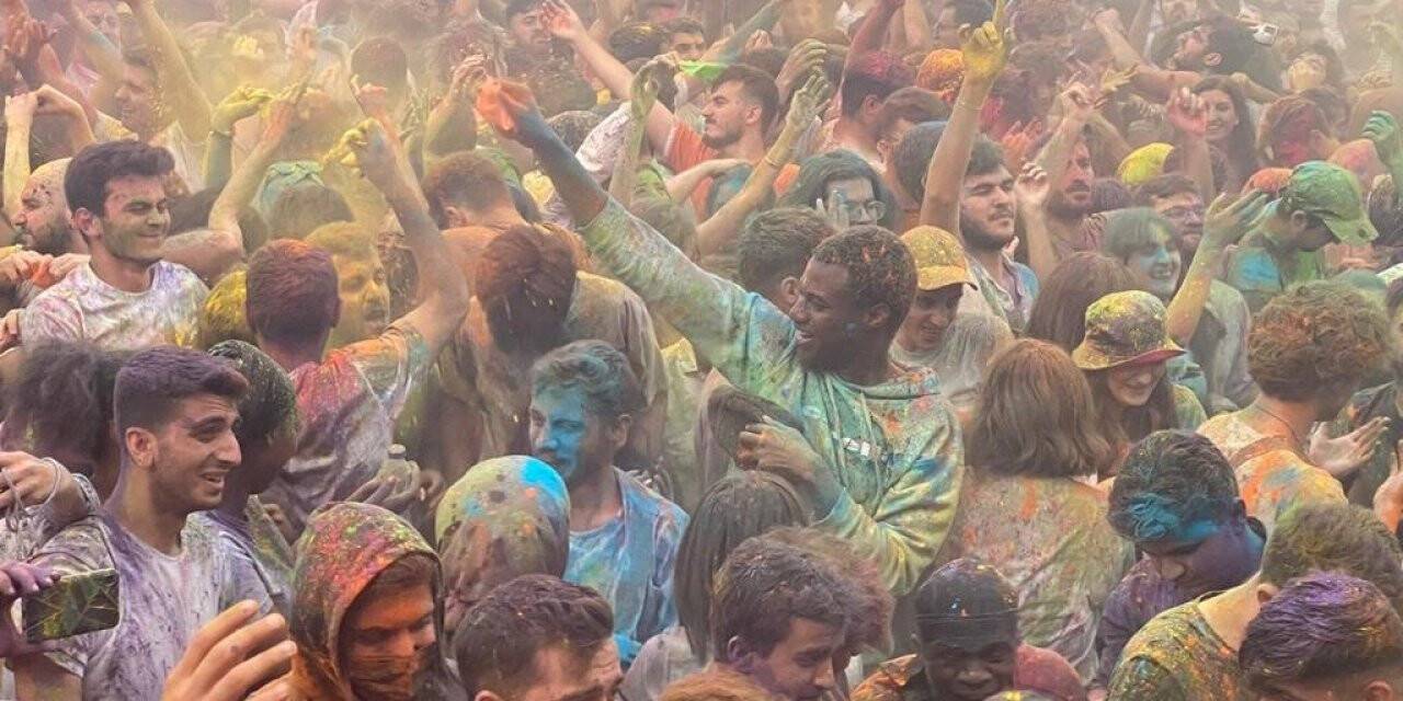 Elazığ’daki ‘Color Fest’ renkli görüntüler oluşturdu