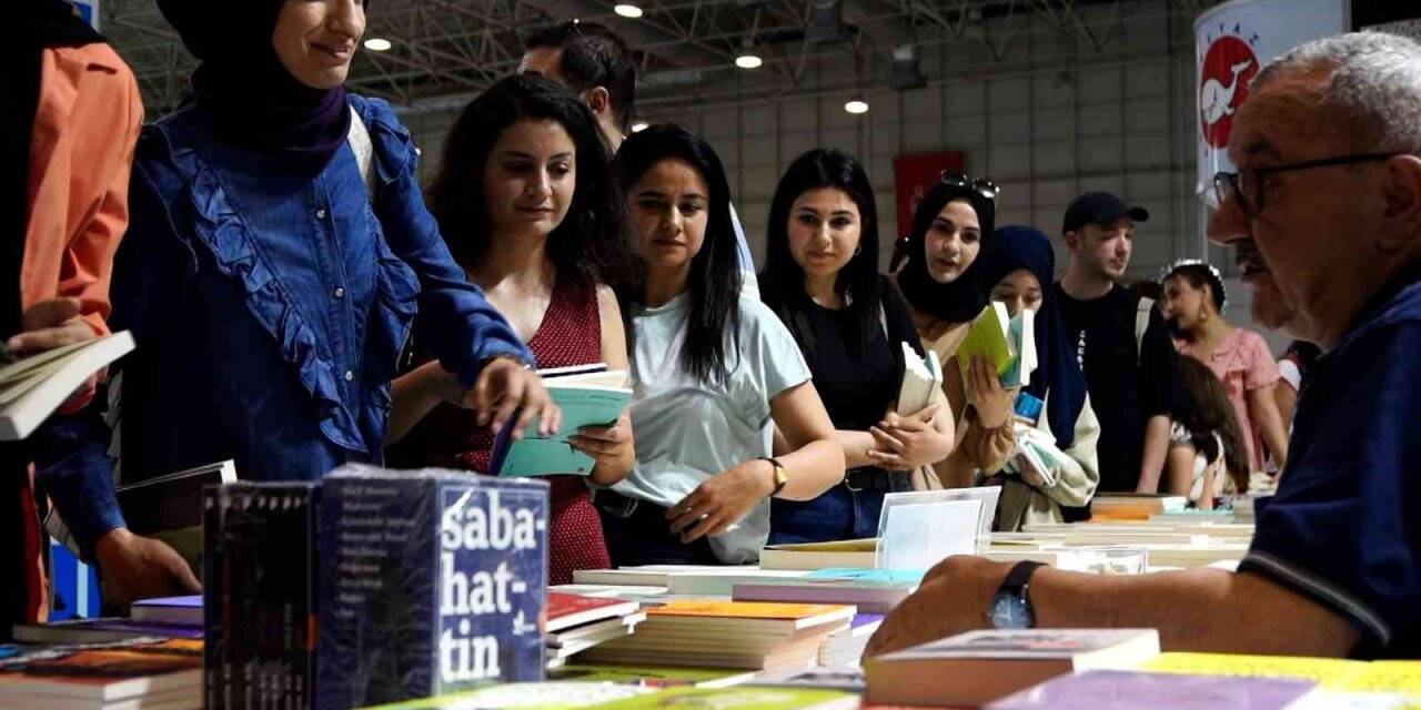 Gaziantep Kitap Fuarı’nda 3 milyon kitap görücüye çıktı