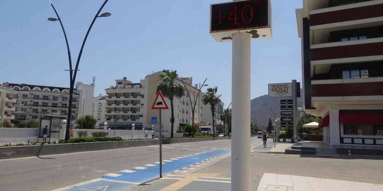 Havalar ısındı, tatilciler denizde serinledi