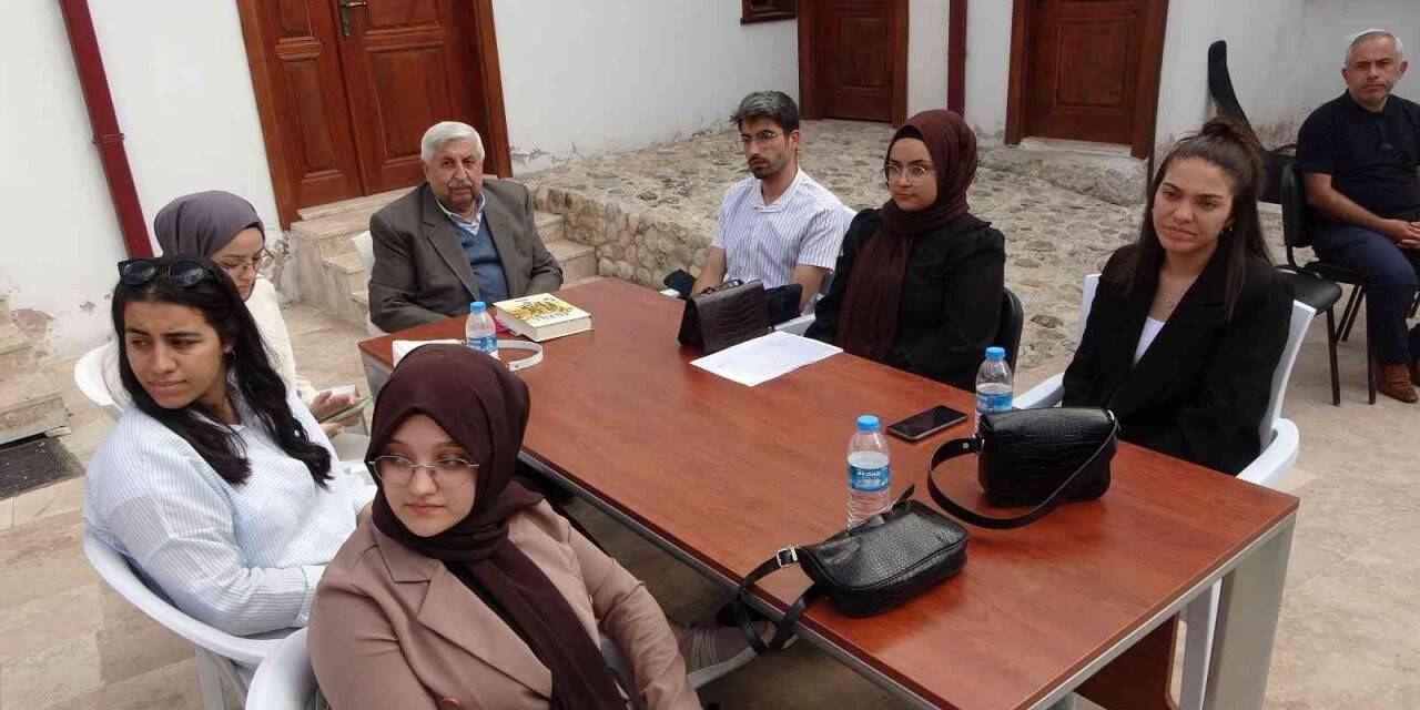 Çorumlu yazar, şair ve halk ozanları gençlerle buluştu