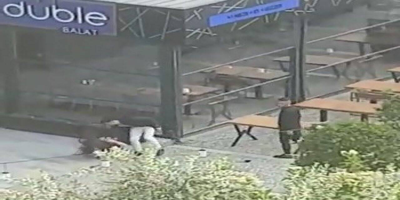 Bursa‘da alkollü genç, kız arkadaşını sokak ortasında darp etti