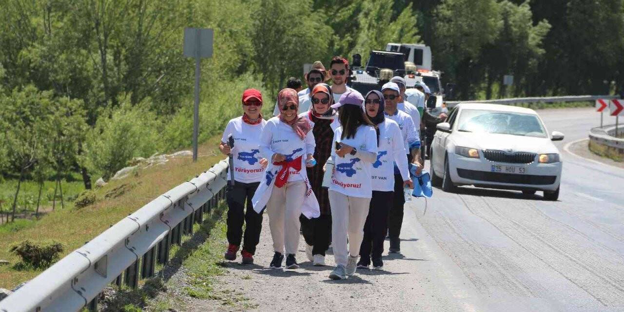 Van Gölü için yürüyen kadınlar Tatvan’a ulaştı