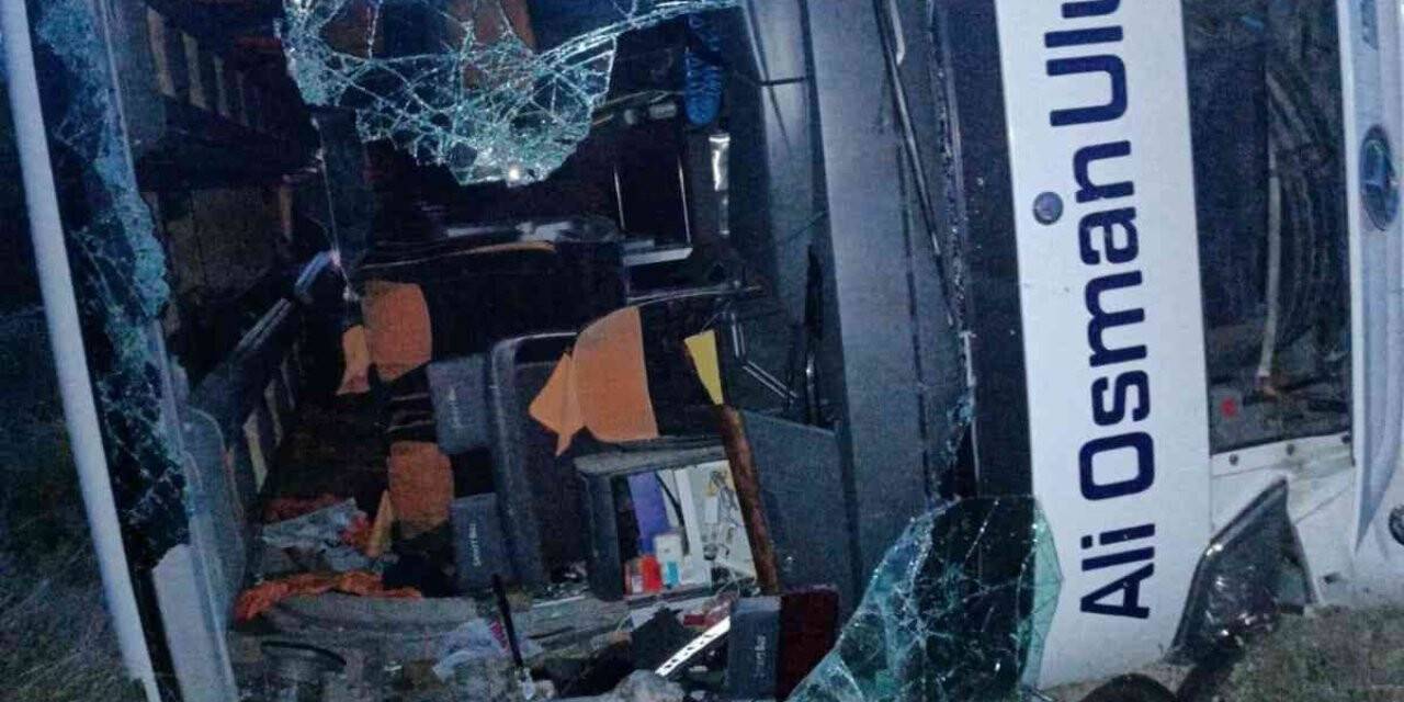 Kontrolden çıkan yolcu otobüsü devrildi: 27 yaralı