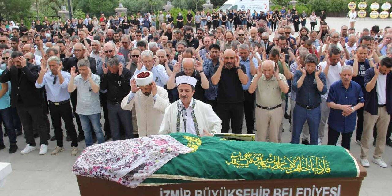 Kazada ölen gıda mühendisi Öykü Su son yolcuğuna uğurlandı