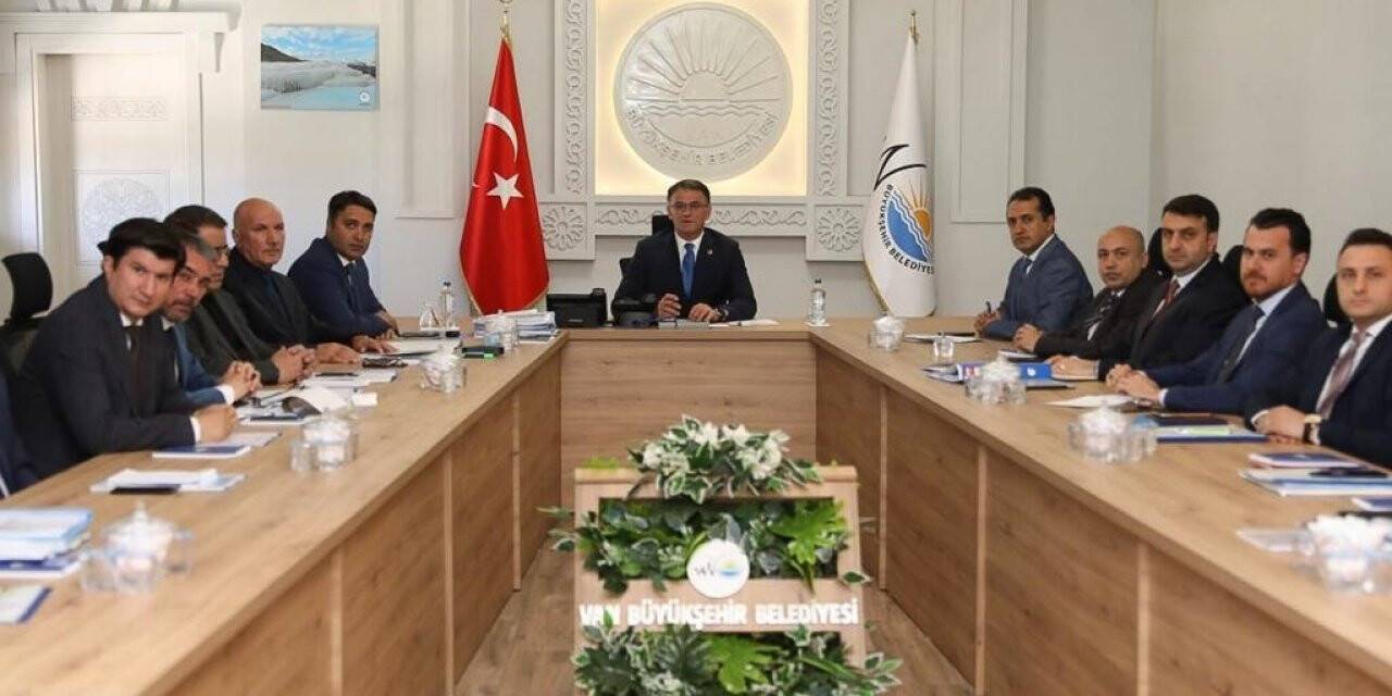 Vali Balcı, büyükşehir belediyesinin yatırımlarıyla ilgili toplantı yaptı