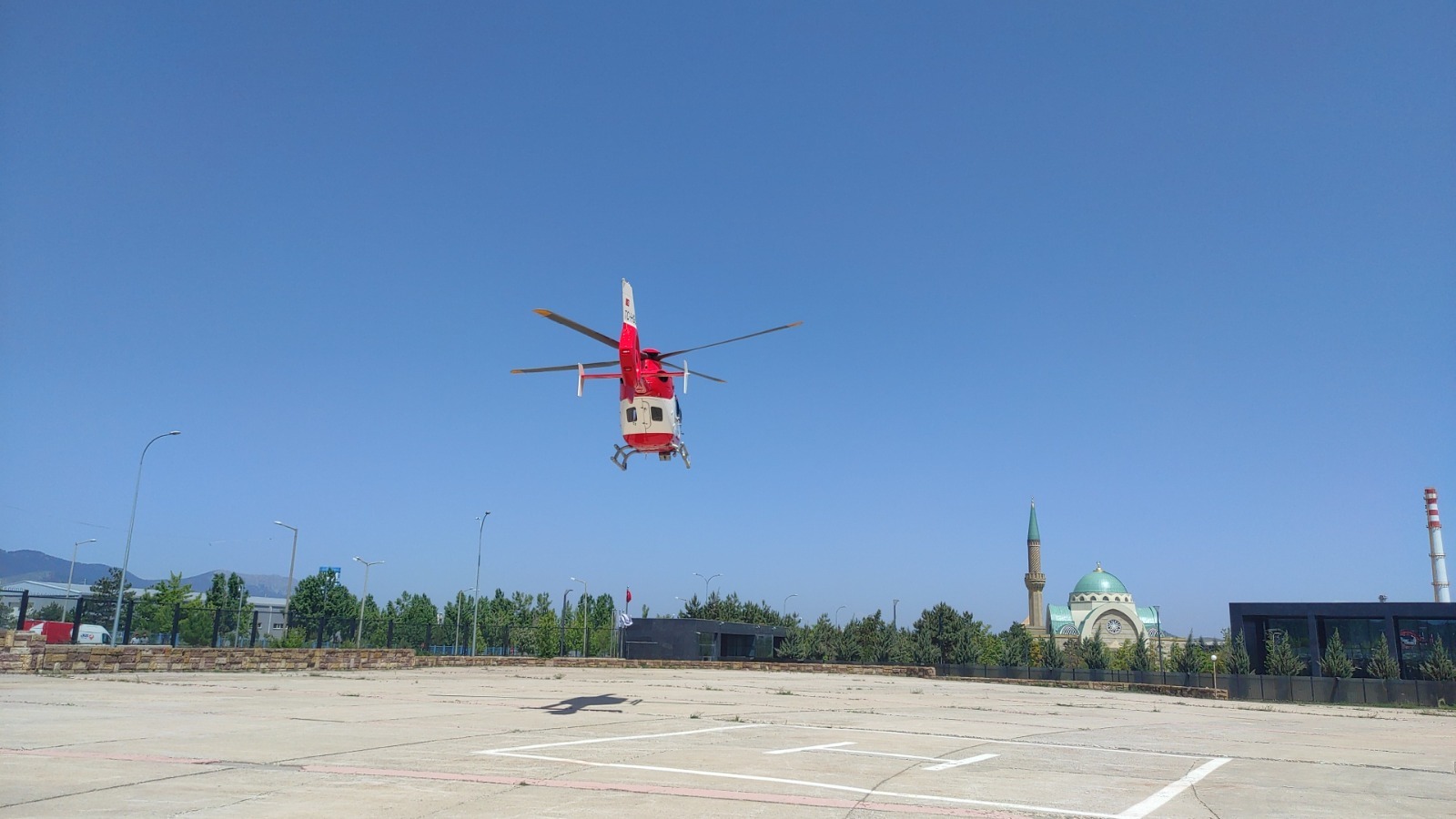 Konya'da el atar damarı kesilen hasta için ambulans helikopter havalandı