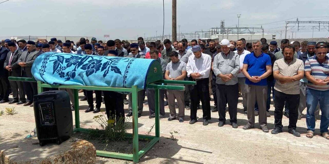 Gölette boğulan lise öğrencisine toprağa verildi