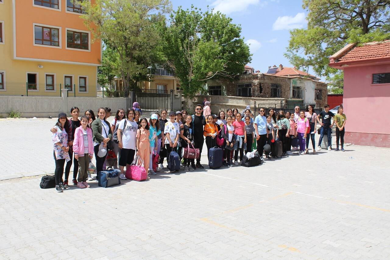 Yunak'ta öğrenciler eğitim kampına girdi