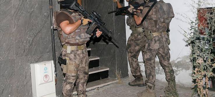 Fetö operasyonlarında Bylock kullanıcısı 16 şüpheli yakalandı