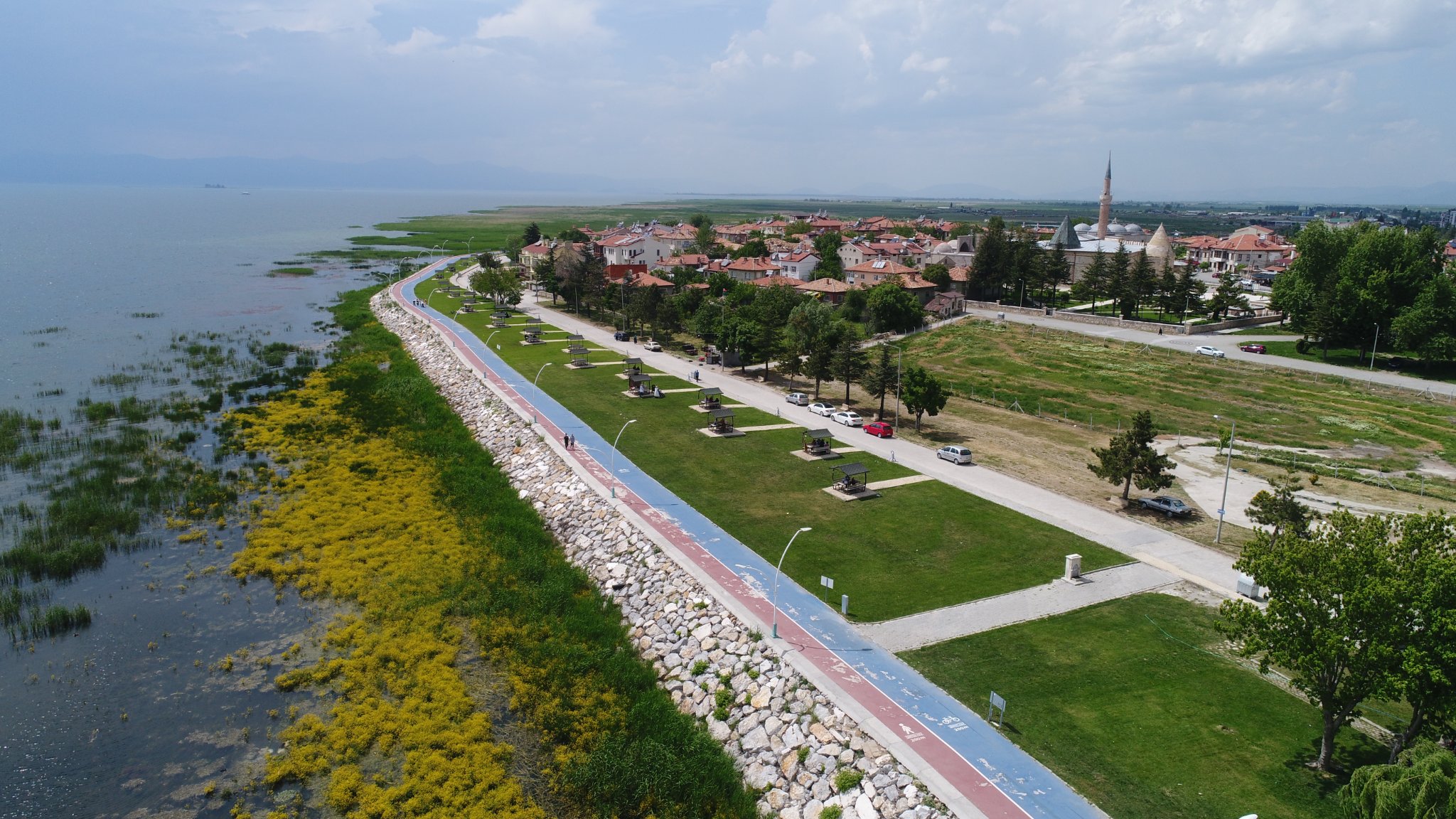 Beyşehir’in park ve bahçeleri sezona hazır