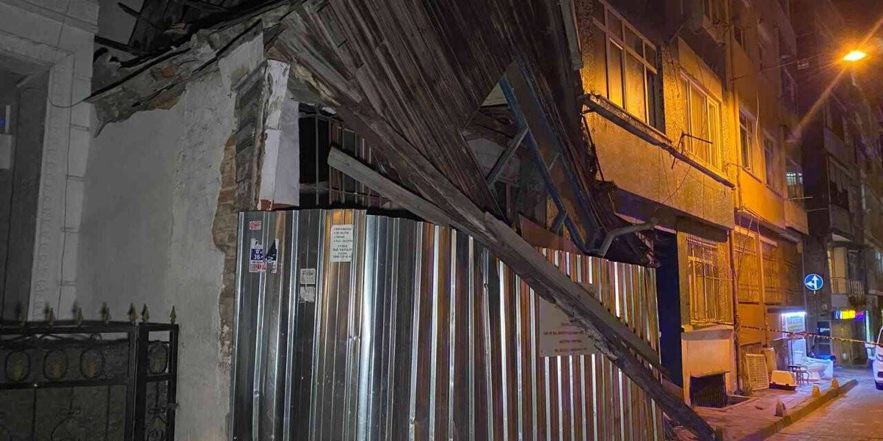 Fatih’te iki katlı ahşap bina çöktü, mahalle sakinleri korku dolu anlar yaşadı