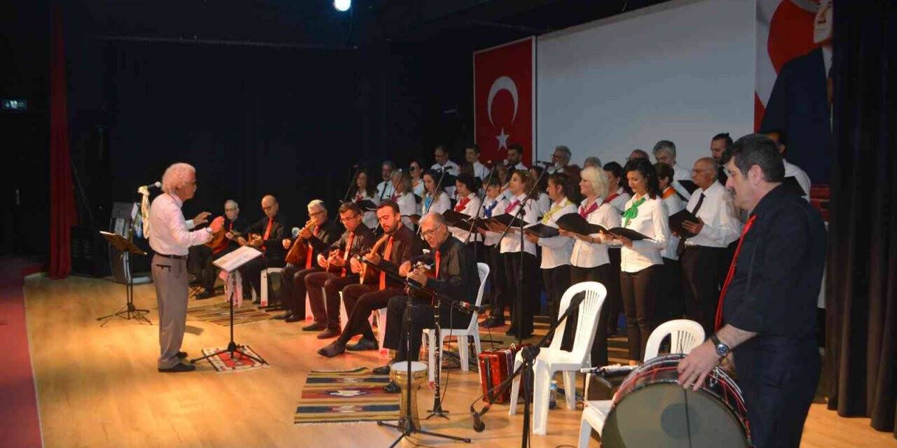 Ayvalık’ta "Türkülerle Türkiye’m Bahar Konseri" coşturdu