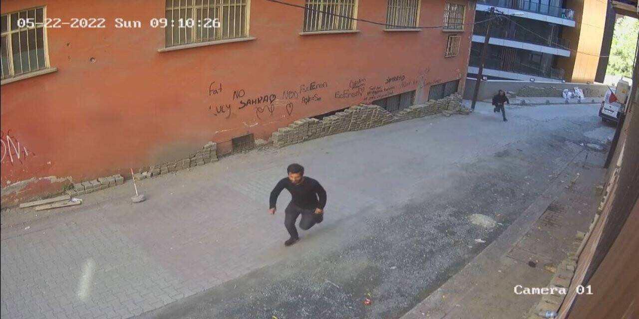 İstanbul’da kadına kapkaç şoku kamerada: Görüntülü görüşme yaparken çaldılar