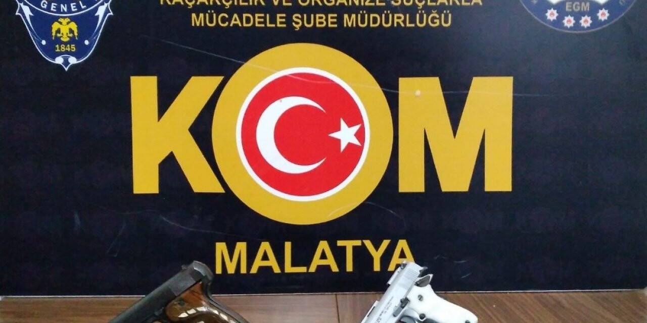 Yolcu otobüsünde yastık arasında silah bulundu