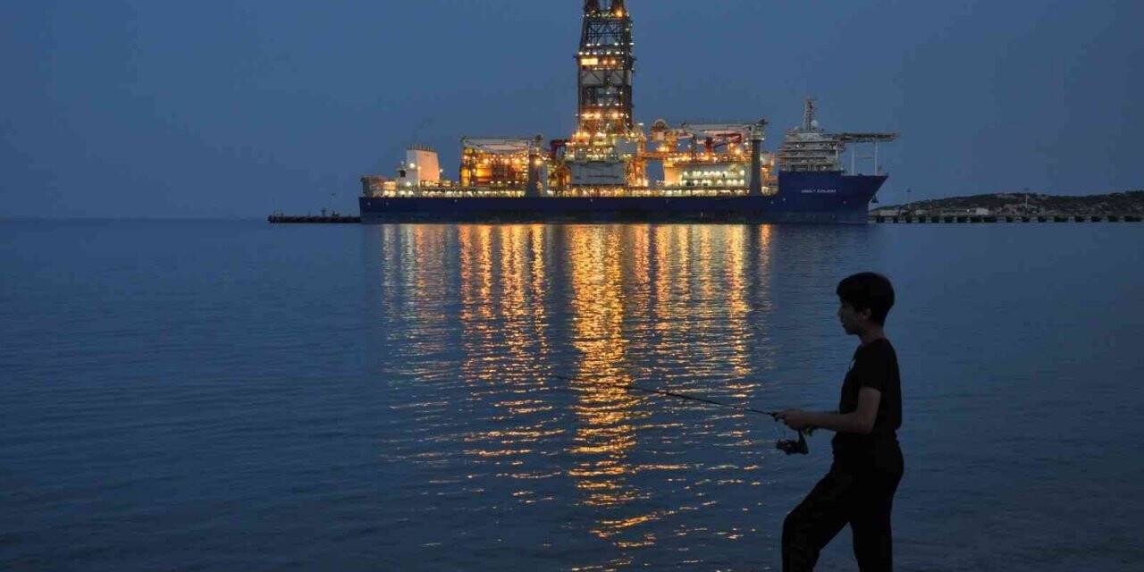 Gece görüntüsüyle mahalleyi andırıyor