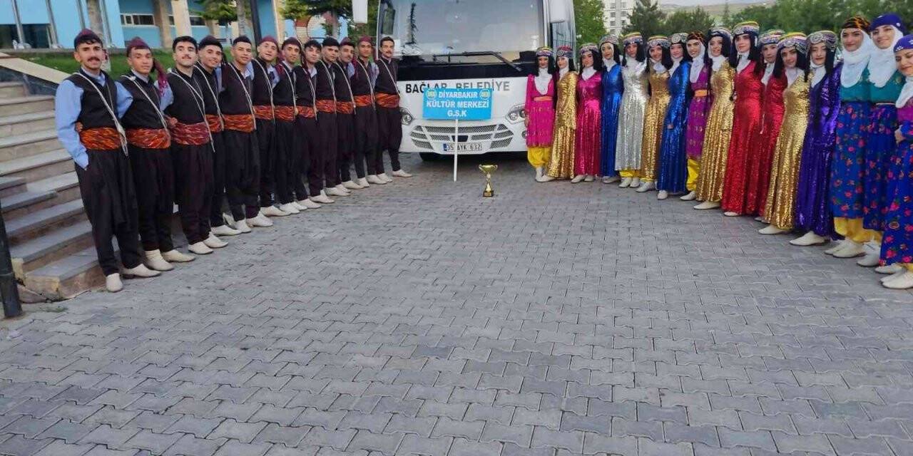 Bağlar Belediyesi halk oyunlarında bölge şampiyonu