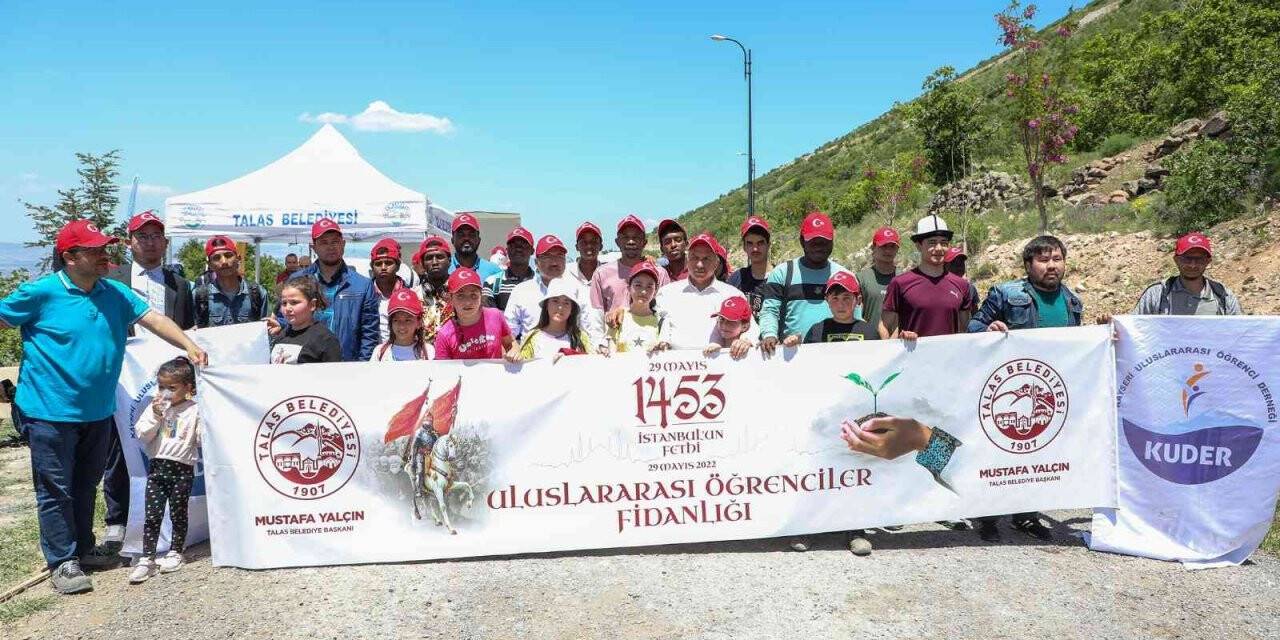 Uluslararası öğrenciler ’Fetih Günün’nde ağaç dikti