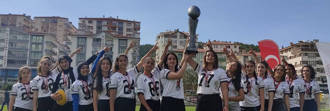 Selçuk Kartallar yine kupayla bitirdi