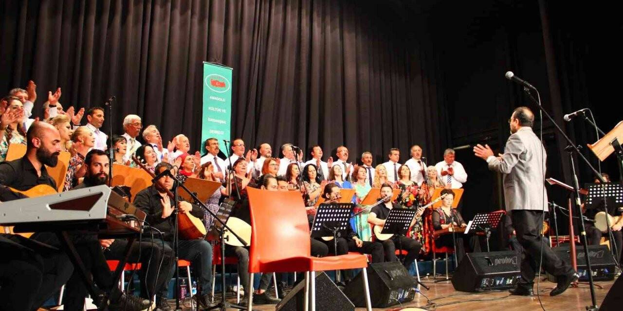 Eskişehir’de Türk Halk Müziği Korosu tarafından ‘Bahar Konseri’ düzenlendi