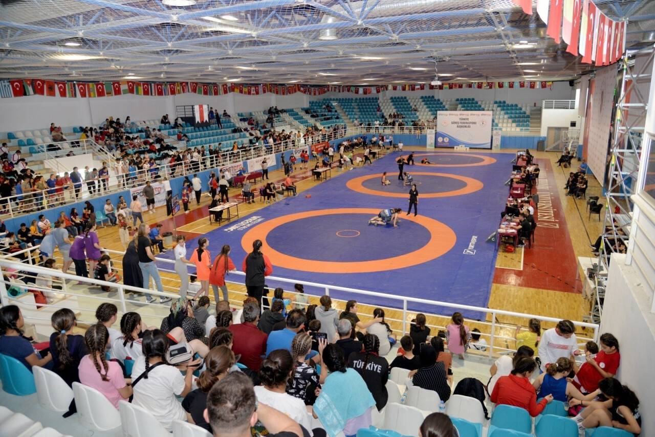 ‘U15 Kadınlar Güreş Türkiye Şampiyonası’  Konya Teknik Üniversitesi ev sahipliğinde başladı