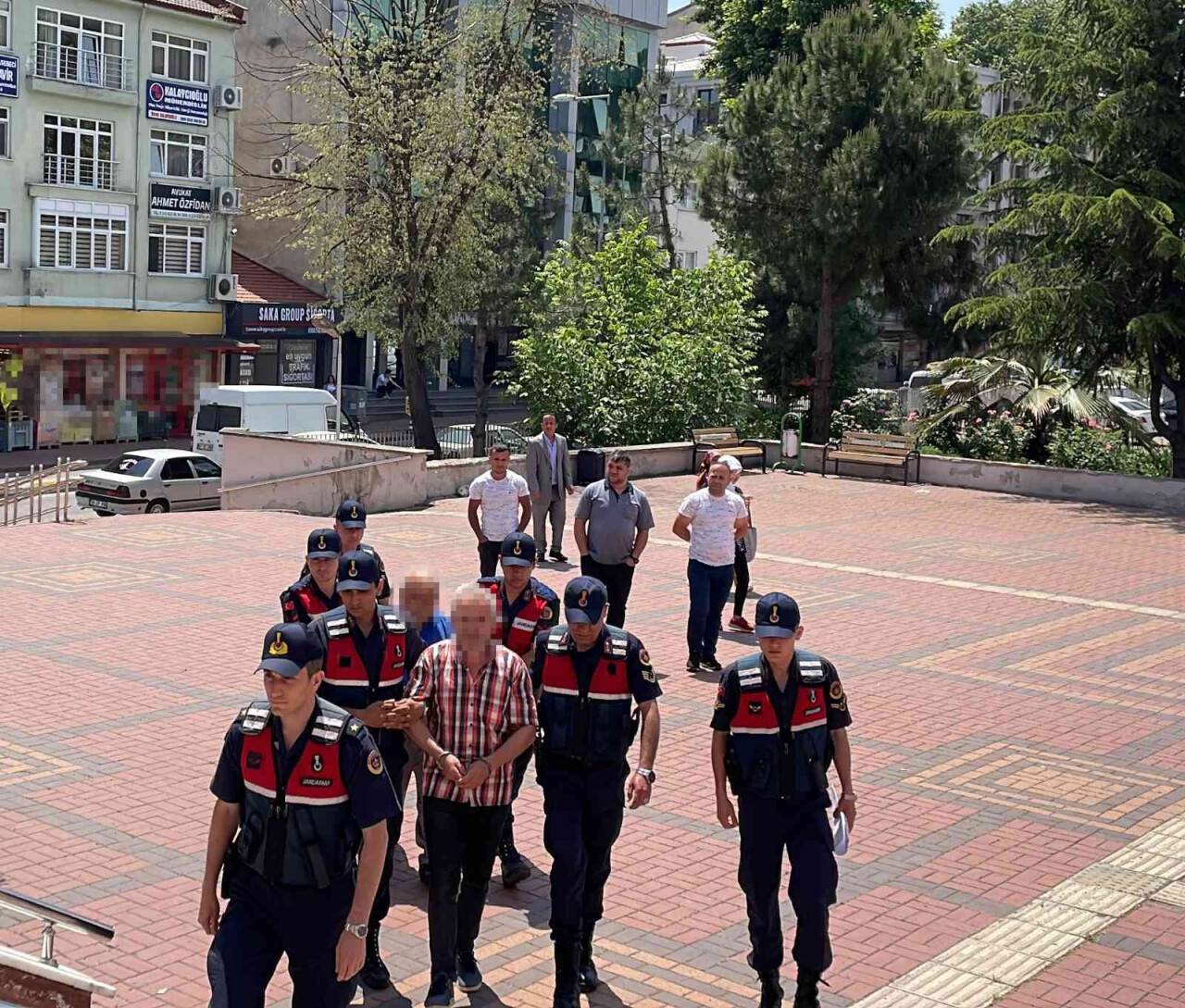 Kesikbaş cinayetinde adliyeye sevk edilen 2 şüpheli serbest