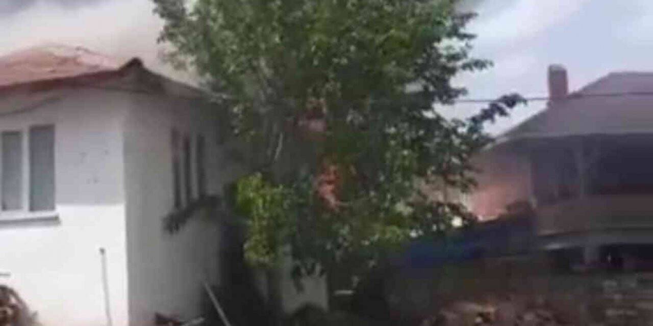 Bursa’da çıkan yangında iki ev ve bir traktör küle döndü