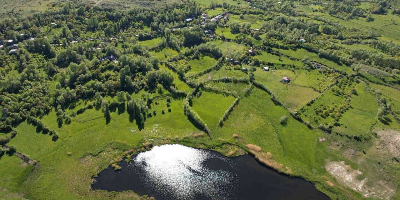 Iğdır’da doğa harikası Üçkaya Gölü göz kamaştırıyor