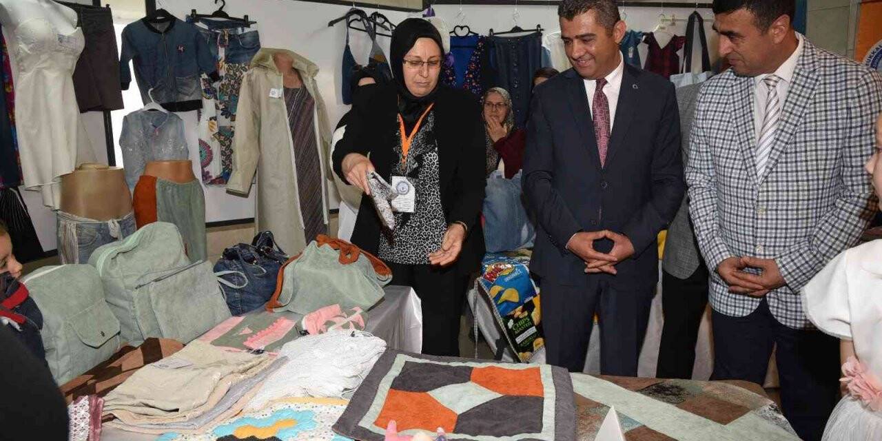 Geri dönüştürülen malzemelerden yapılan eserler görücüye çıktı