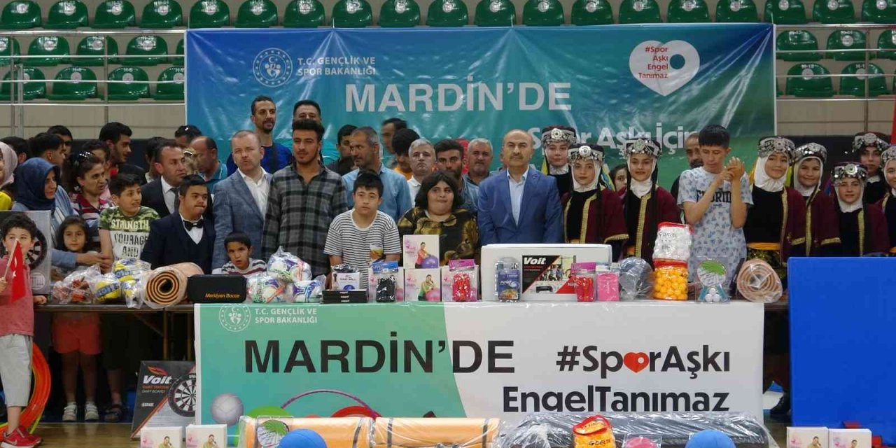 Mardin’de özel gereksinimli çocuklara spor malzemesi dağıtıldı