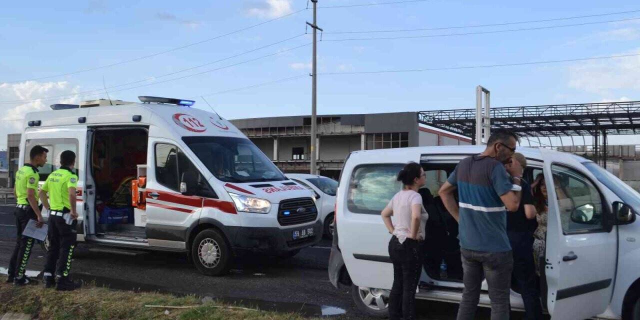 Tekirdağ’da 4 araç birbirine girdi: 2 yaralı